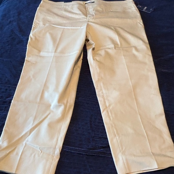 Chaps Women’s 22W Short Beige Pants – Slimming Fit, Classic Style - Picture 3 of 9